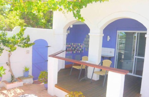 Prevelly Apartment | Ocean-Front Greek-themed: WAKE to Ocean views- open space to beach - Walk Trails