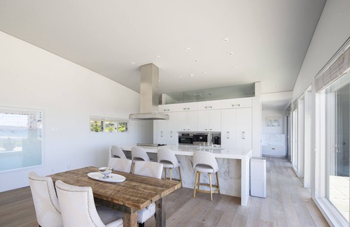 Kingsburg House | Ocean Front Modern South Shore Home