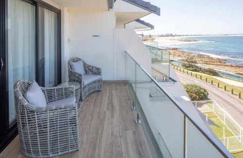 The Entrance Hotel | Ocean Front Motel