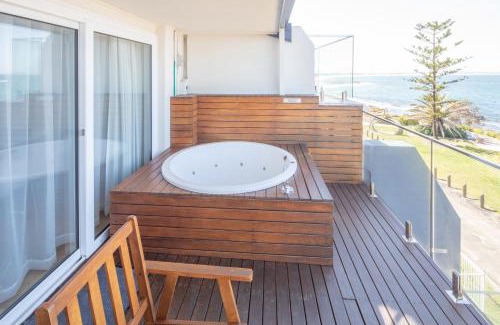 The Entrance Hotel | Ocean Front Motel