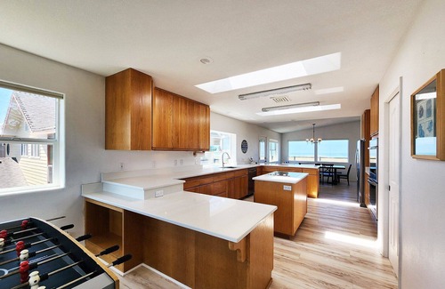 Bayshore House | Ocean Front on the Beach! Dog Friendly!