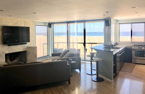Marina Peninsula Apartment | Ocean Front Paradise on Sand
