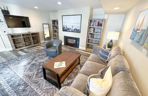 Yachats Apartment | Ocean Front, Sunset at Oregon House, Stairs to the Beach!