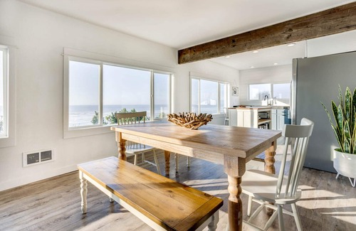 Seal Rock House | Ocean Front with Spectacular Views! 2 Bedroom, 2 Bath! Seal Rock!