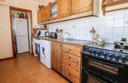 Ardnatrush Cottage | OCEAN HEIGHTS, family friendly in Glengarriff, County Cork