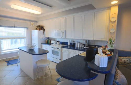 Key West Condo | OCEAN MEMORIES CONDO- 2 Bedroom, 2 Bath Oceanfront w/Pool & Hot Tub