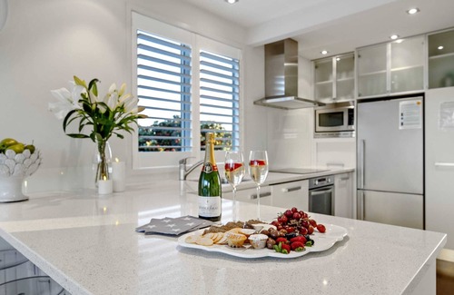 Mount Maunganui House | Ocean Palms - Immaculate with fully fenced garden