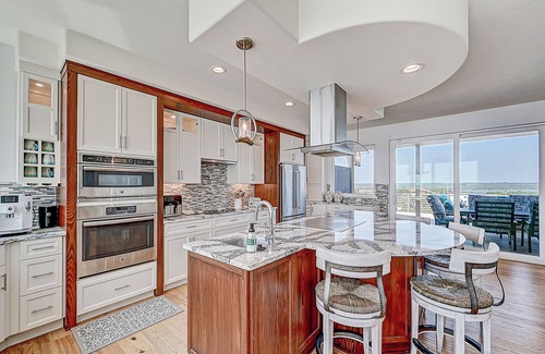 Crescent Beach House | Ocean Paradise