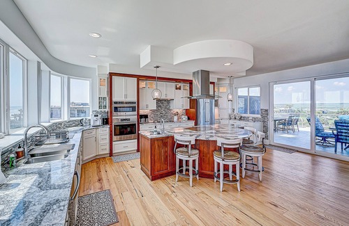 Crescent Beach House | Ocean Paradise
