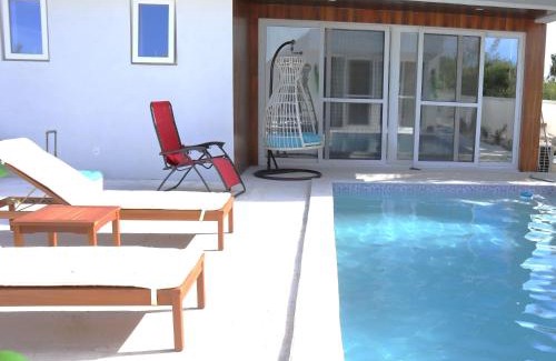 Leeward Settlement Bed & Breakfast | Ocean Pearl - Cozy Comfort Room with pool Nearby Sunset beach