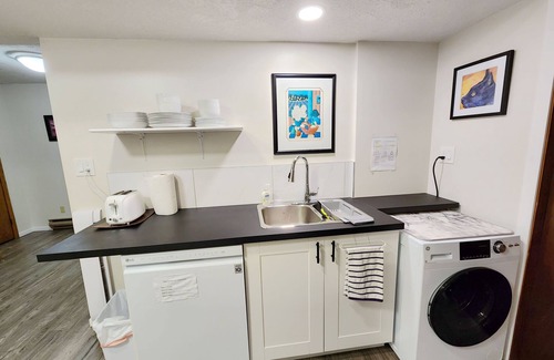 Campbell River House | Ocean's Edge Suite