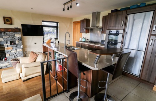Maghery Cottage | OCEAN SAIL HOUSE, pet friendly in Dungloe, County Donegal