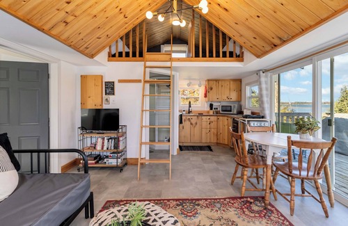 Feltzen South Ski Chalet | Ocean Sanctuary - The Salty Cribb Cabin