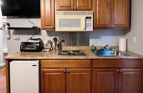 Ocean Shores Apartment | Ocean Shores studio with kitchenette-minutes from beach-Anchor Ashore Condo #1