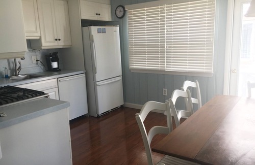 Beach Haven Gardens House | Ocean side 3 Bdrm - 8 to beach - 1st floor, clean, bright & comfortable