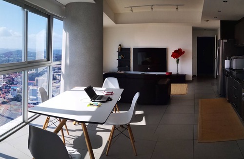 Calidonia Apartment | Ocean/Skyline Views, Fully Furnished Apartment, Iconic design, Ave Balboa