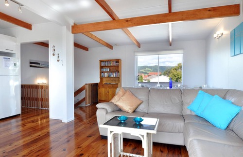 Werri Beach House | Ocean Spray Beach House with views