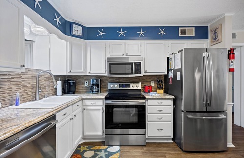 Ash Condo | Ocean View 2br/2ba-Sleep 6-Full Kitchen-Pool-Beach-WIFI