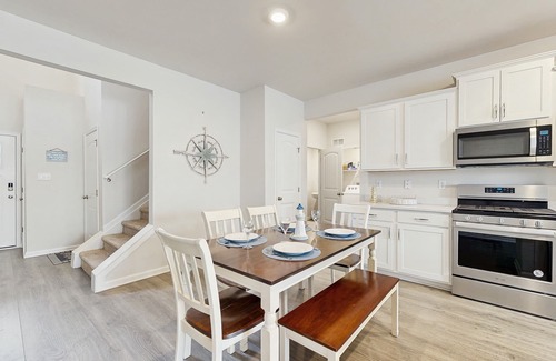 Ocean View House | Ocean View Beach Club townhouse with pool, sauna, tennis, & washer/dryer