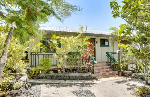 Kona Paradise House | Ocean-View Bungalow Walk to Pebbles Beach!