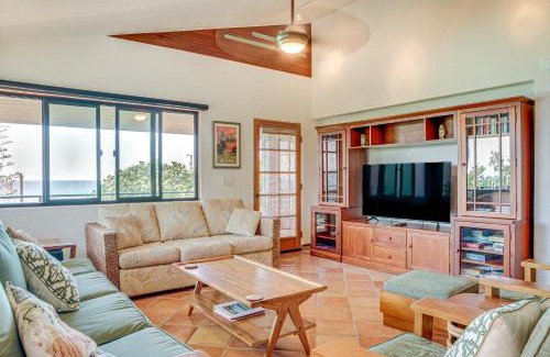 Kona Paradise House | Ocean-View Bungalow Walk to Pebbles Beach!