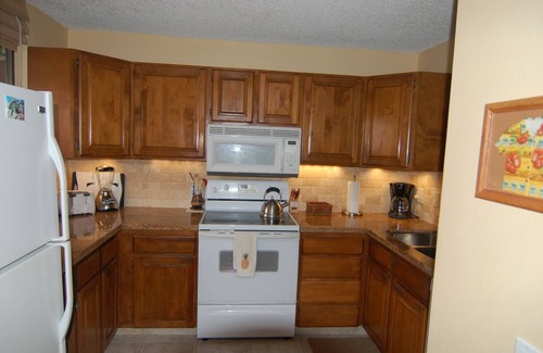 Kahaluu Bay Condo | Ocean View Condo! Across from White Sands Beach! Remodeled bathroom showers!