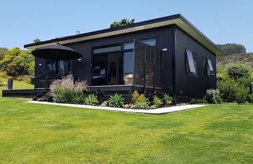 Hot Water Beach House | Ocean View Cottage - Beachfront - Amazing Views - Ideal for Couples