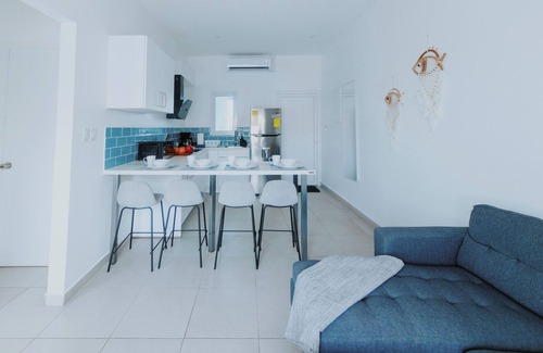 Rancho House | Ocean-view downtown apartment
