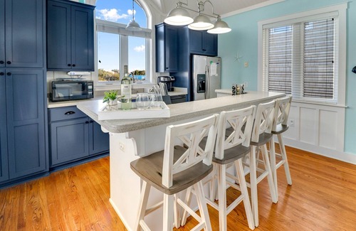 St. George Island House | Ocean view, hot tub, steps to the sand! Dog friendly. Fall dates available