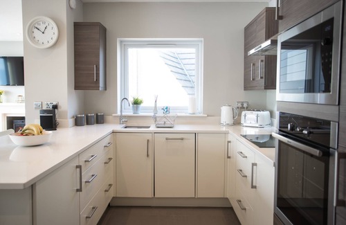 Southbourne House | Ocean View House with Jacuzzi