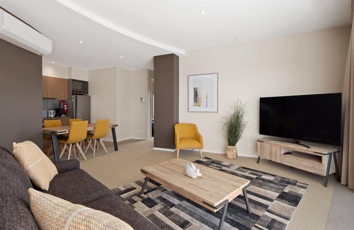Cowes Apartment | Ocean View Penthouse by Ready Set Stay- Coastal Amazing Views & WIFI