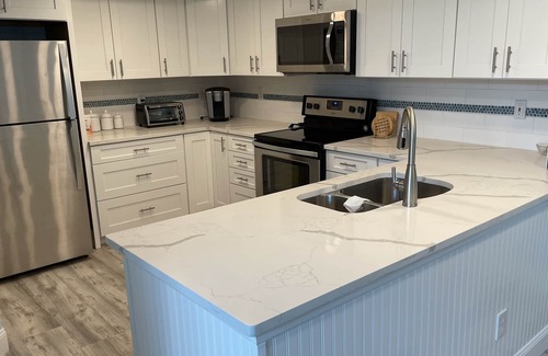 Diamond Beach Condo | OCEAN VIEW - RENOVATED TRUE 2BDRM/2 FULL BATH - Seapointe Village Private Beach