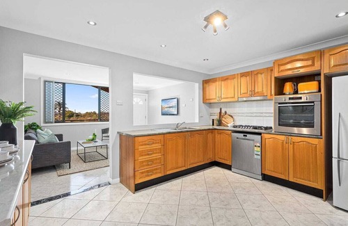 Lake Heights House | Ocean-View Retreat for Family Getawaysn
