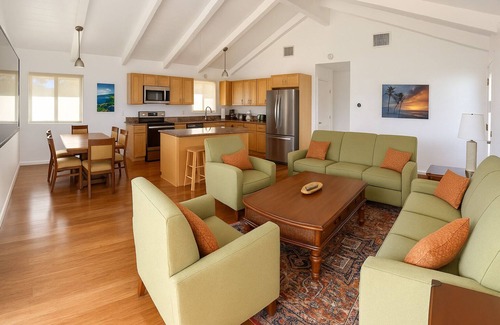 Paia House | Ocean View Retreat – Walk to Town and Beaches– A/C – Fast WiFi - Self Check-In