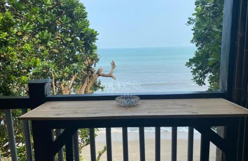 Carita Apartment | ocean view studio room by hello beach