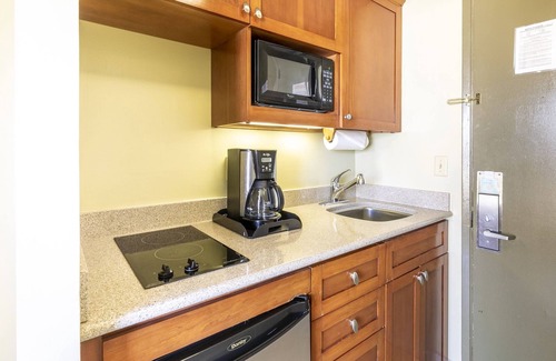 Waikiki House | Ocean View Suites | 2 Units | Rooftop Pool | Full Kitchen | Waikiki Beach