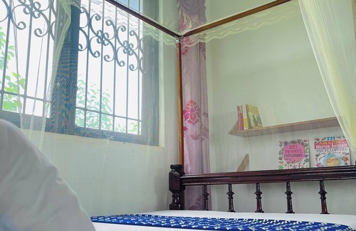 Kidoti Bed & Breakfast | Ocean View Room at The Adventure Villa + Breakfast