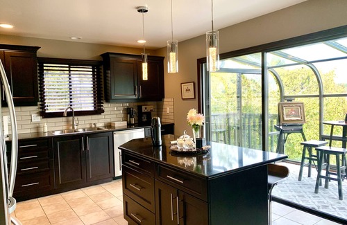 North Saanich House | Ocean-view villa, close to the airport and ferry. Perfect for family vacations.