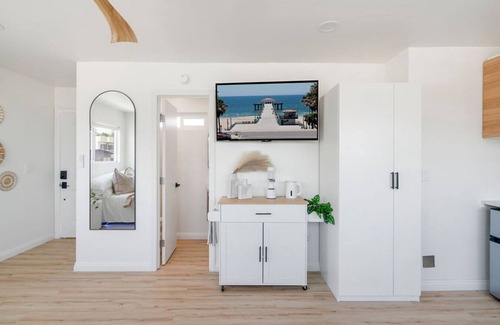 El Porto Apartment | Ocean Views! 3 Mins Walk to Strand&Beach + Parking