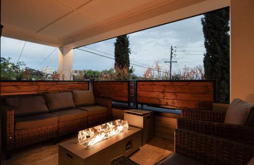 Middletown House | Ocean Views and City Oasis