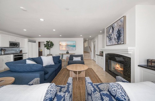 Peninsula Apartment | Ocean Views in Long Beach
