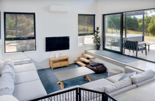 Lower Snug House | Ocean views, spacious & private, hot hub