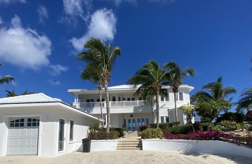 Rokers Point House | Oceanfront Home in Exuma w optional guest housennn