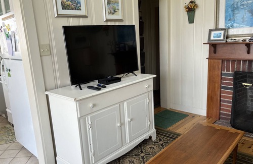 York Beach Cottage | Oceanfront 2 bedroom Cottage at Nubble Lighthouse