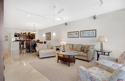 Rock Harbor Condo | Oceanfront 2BR/2.5BA Mariner's Club Villa 532 with Oasis Pool, Marina, Game Room & More