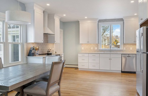 Newport House | Oceanfront 3-Bedroom Near First Beach