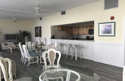 Halifax Estates House | OCEANFRONT 3BD-3B Condo - ground floor. Construction discount.