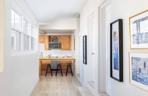 Sandys Apartment | Oceanfront 3bed w/Private Patio & Garden - 4B