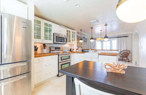 Nassau Villa | Oceanfront 3BR luxury Villa - Private Pool, Gate Community, no Car needed