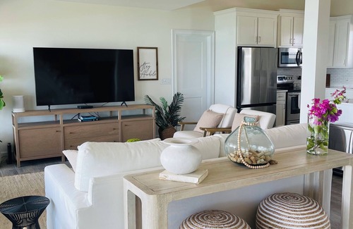 Treasure Cay House | Oceanfront 5-bedroom 3-bath house with 50' Dock & optional 6 seater golf cart
